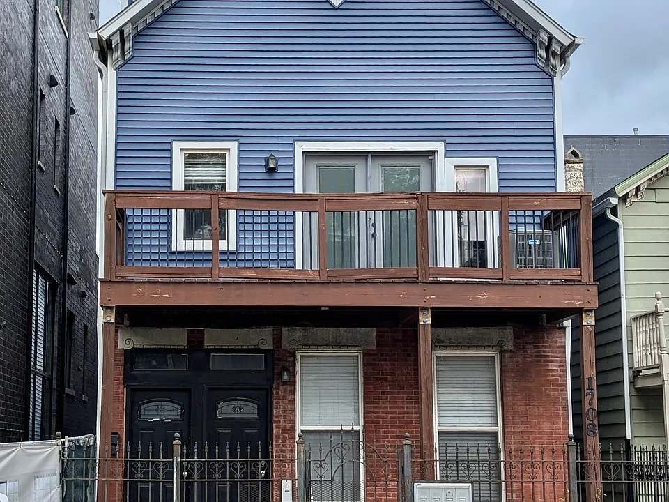 1708 W Augusta Blvd #2F