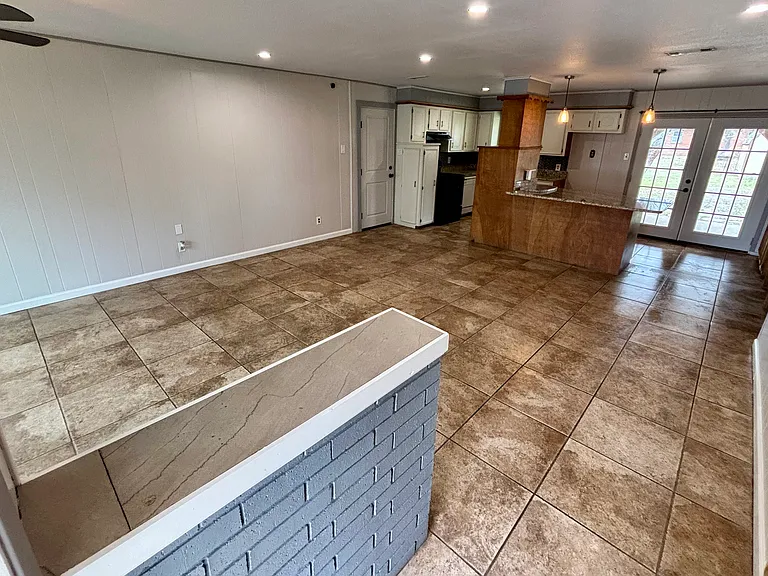 204 Brook St — Photo 6