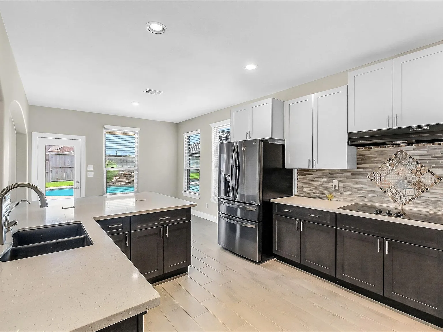 5 bed, 3.5 bath, 4456 sqft, $4,750 — Photo 2