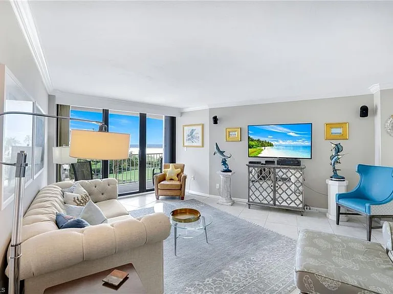 260 Seaview Ct #407 — Photo 3