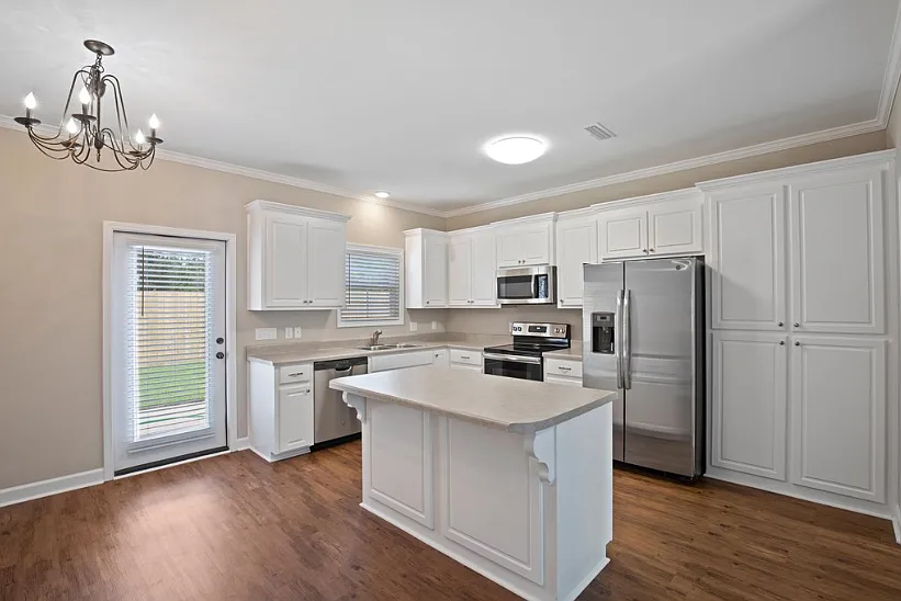 3 bed, 1300 sqft, $1,200 — Photo 2