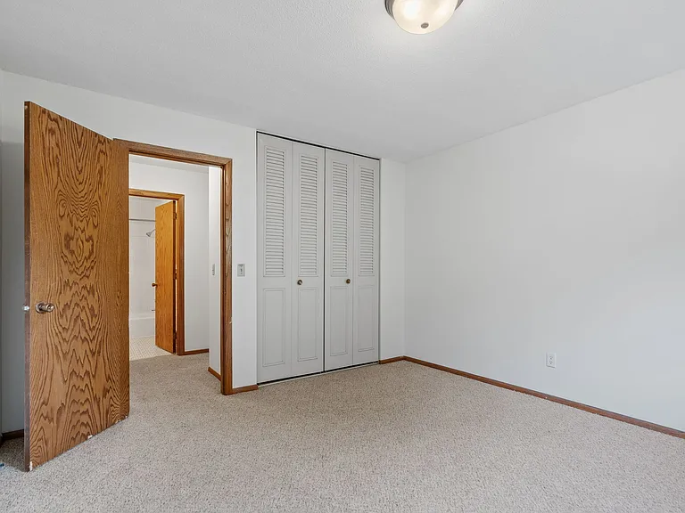 1605 Minnehaha Apartments — Photo 32