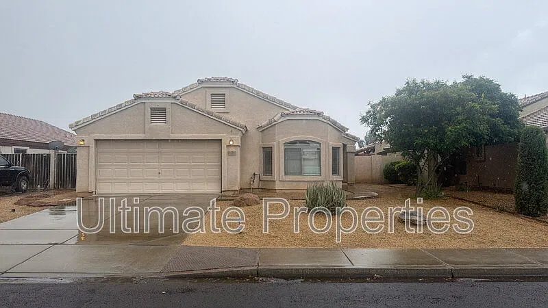 4 bed, 2.0 bath, 1906 sqft, $2,095 — Photo 3