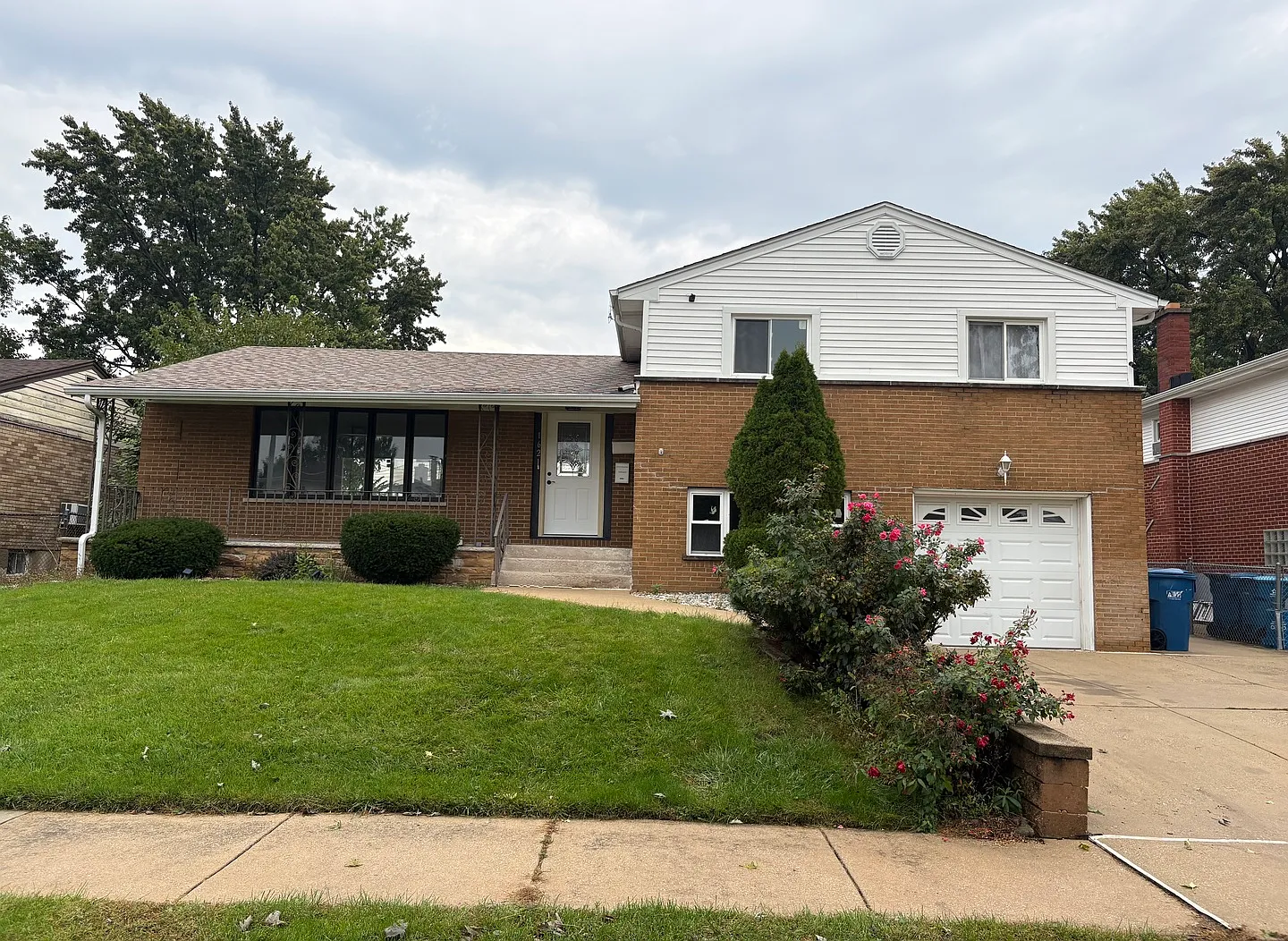 3 bed, 1.5 bath, $3,200 — Photo 2