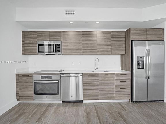 5th image of 121 NE 34th St Unit 2109