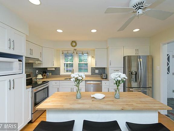 3rd image of 807 Teakwood Dr