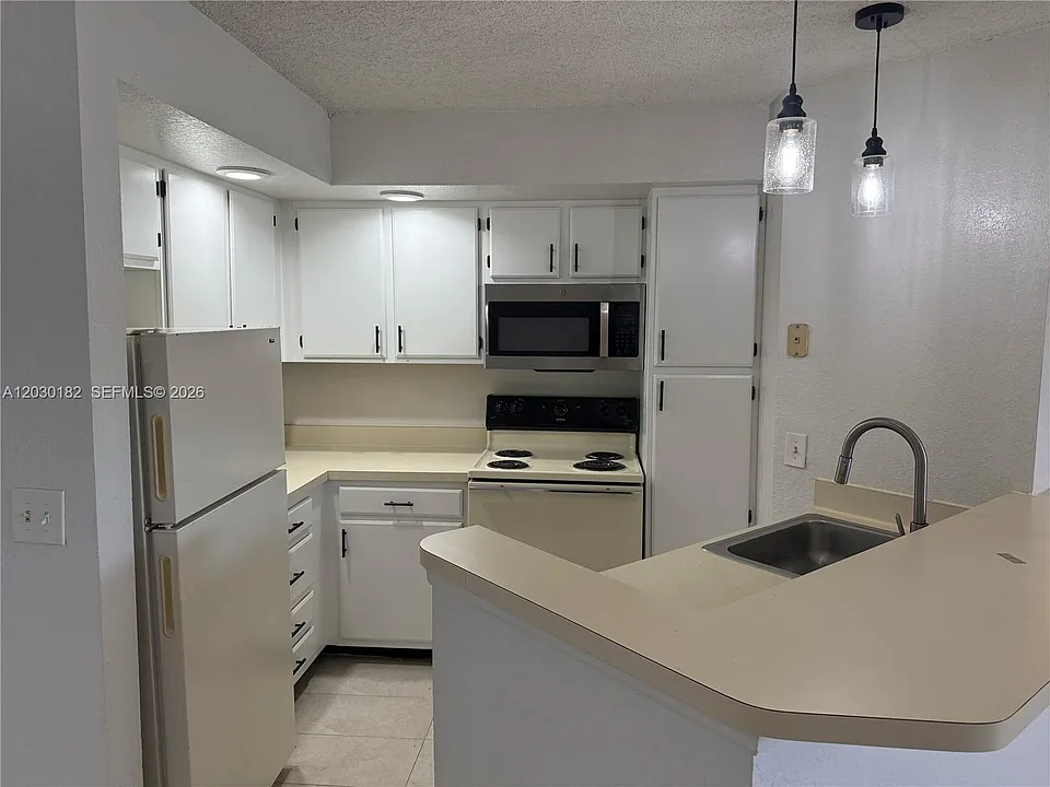 3330 Pinewalk Dr N #1623