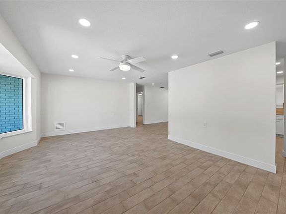 4th image of 11441 47th Ave N