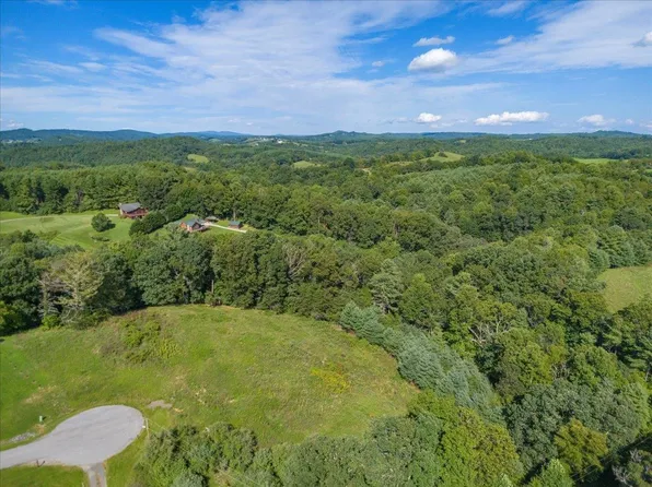 Marcom Dr NW, Riner, VA 24149