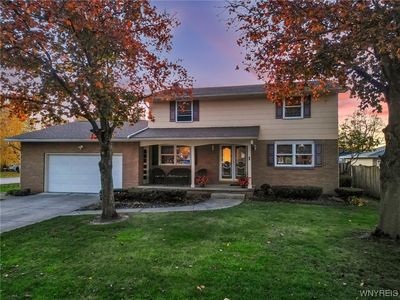 1 Matthews Dr, Lancaster, NY, 14086