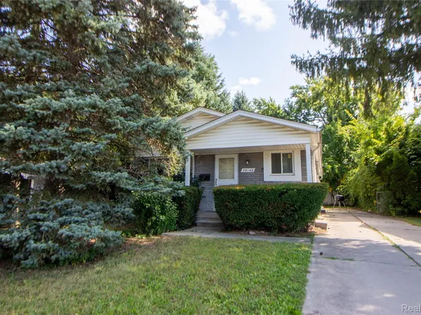 29148 Fairfax St, Southfield, MI 48076