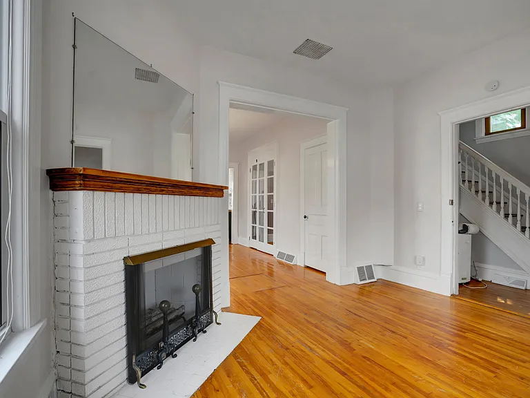 1022 20th Ave NE #1 — Photo 3