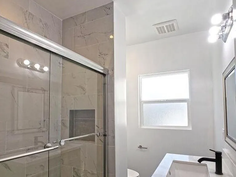 2951 Francis Ave — Photo 17