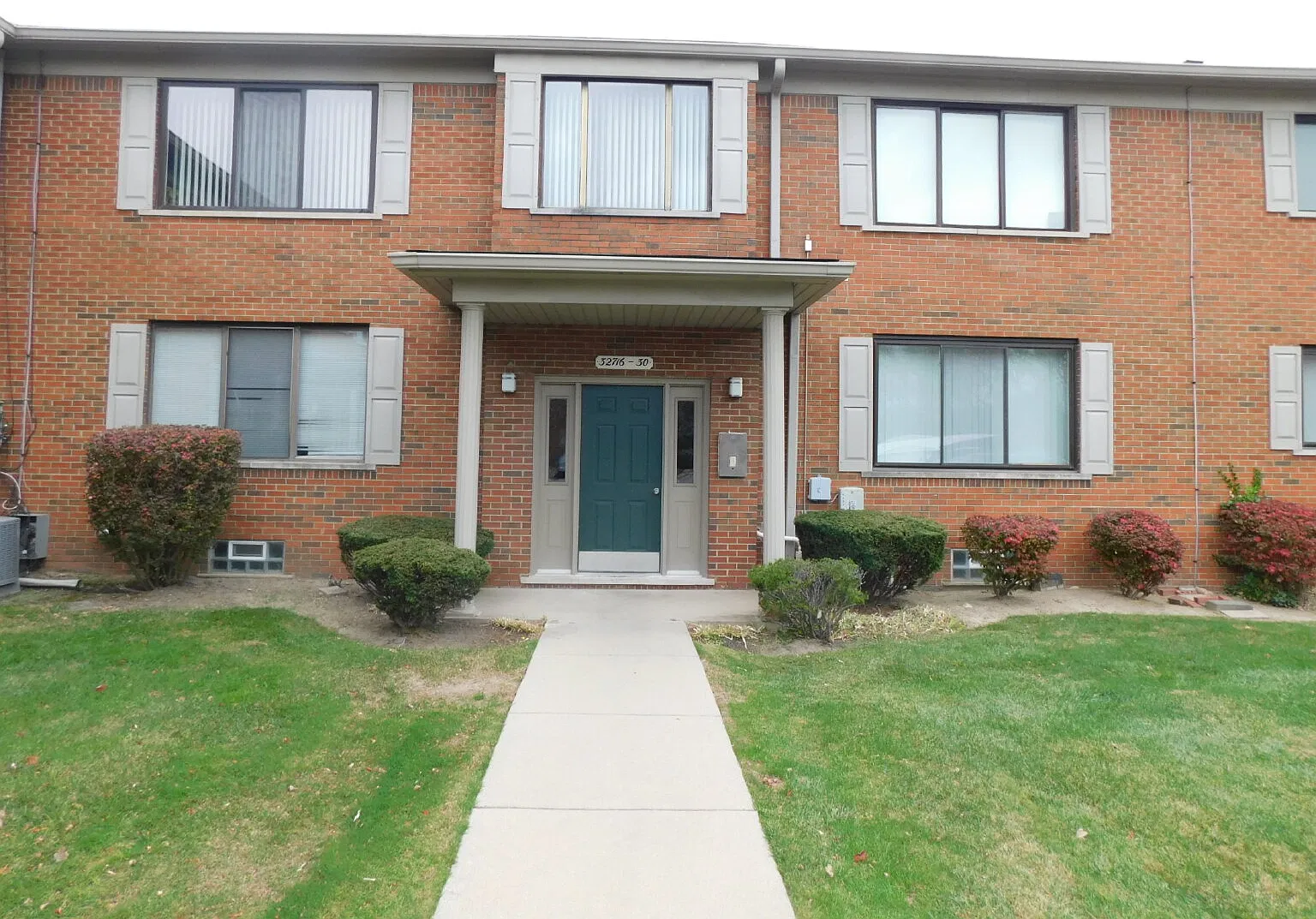 1 bed, 1.0 bath, 806 sqft, $975 — Photo 1
