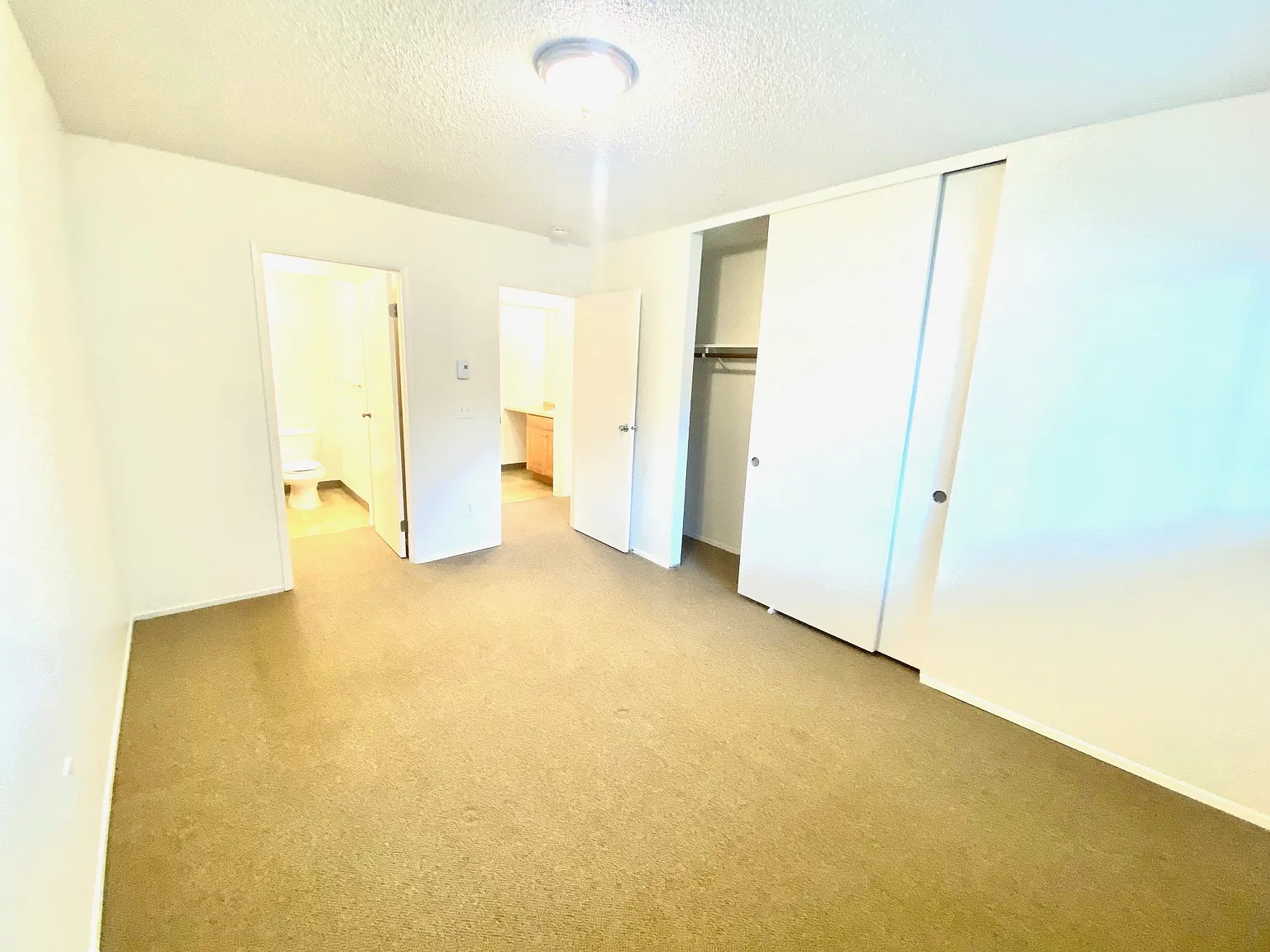 2 bed, 1.5 bath, 940 sqft, $1,695 — Photo 4