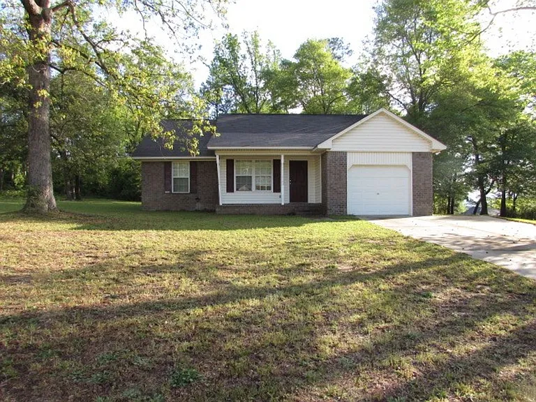3240 Valencia Dr — Photo 1