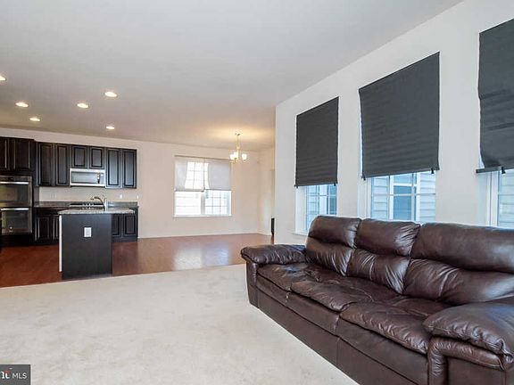 5th image of 404 Leo Ln