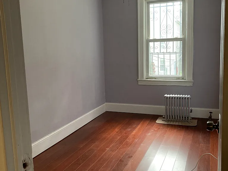 8634 Van Wyck Expy — Photo 8