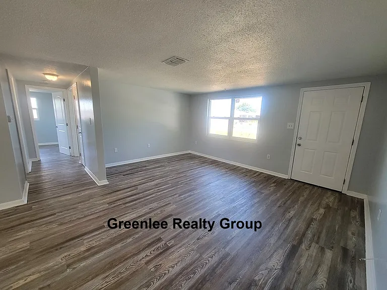 10225 Gardenia Ln — Photo 4