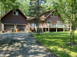 100 Birchwood Ln, Hawley, PA 18428