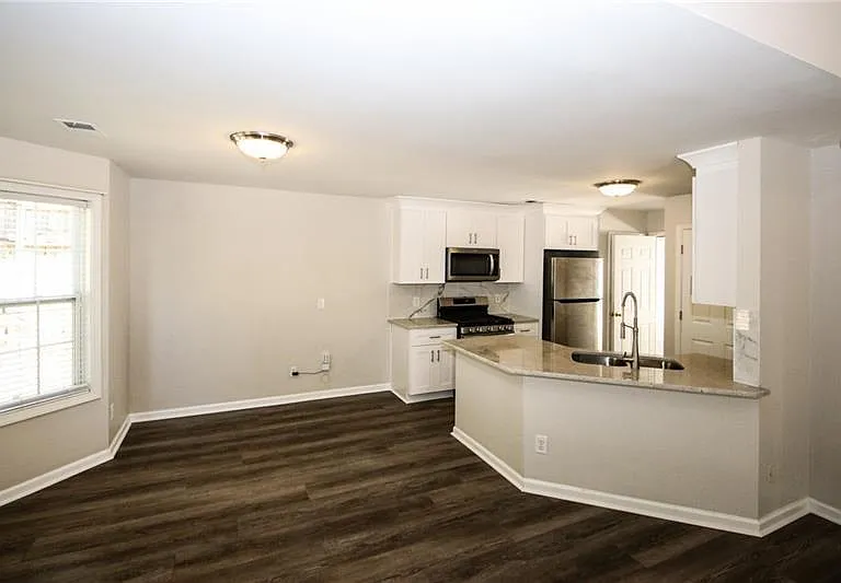 121 Stoneforest Dr — Photo 11