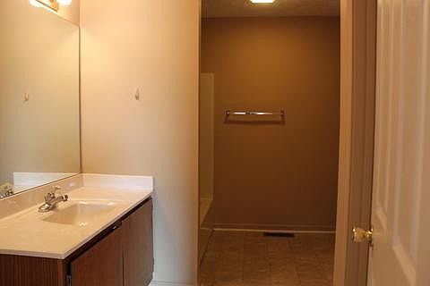 5th image of 208 Woodview Dr #210