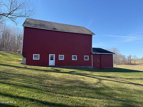 4th image of 818 Middle Road