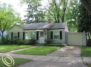 21904 Maple St, Saint clair shores, MI