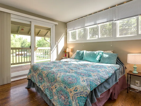 12204 Henderson Rd, Clifton, VA 20124