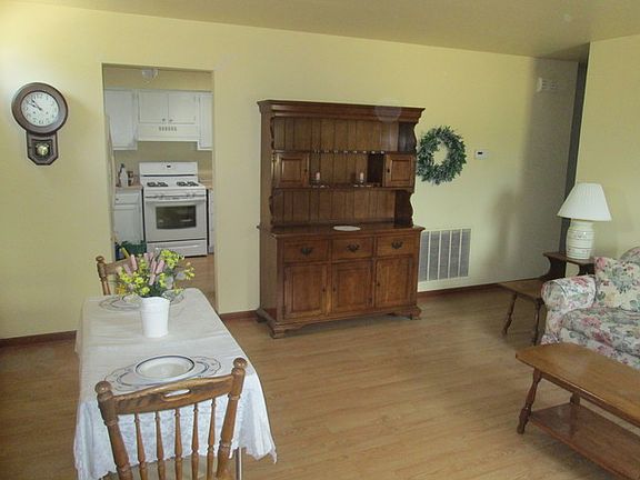 4th image of 237 E Dickens Ave