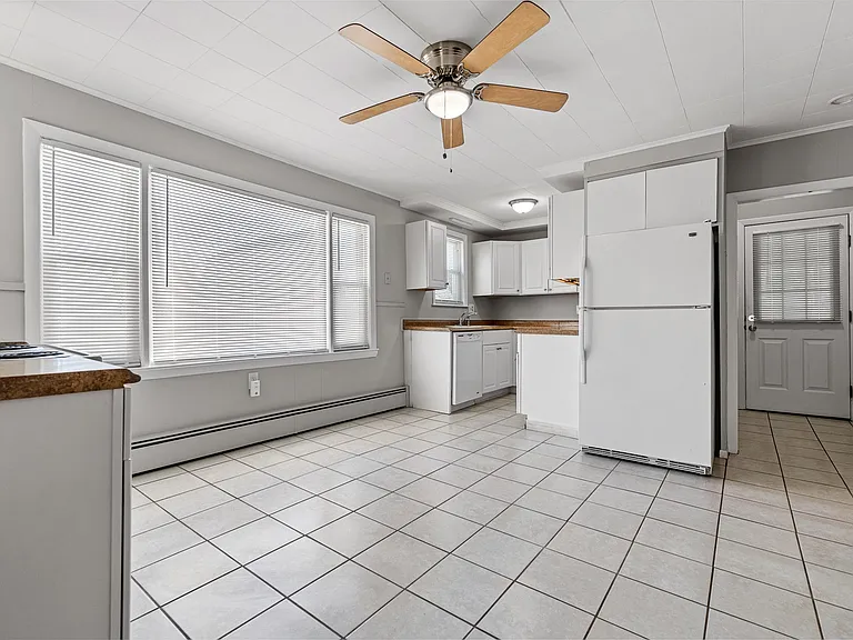 8 Bedford Ave #1 — Photo 4