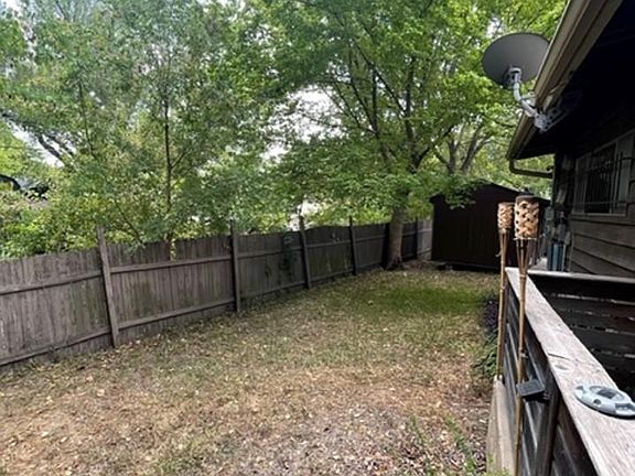 5th image of 2511 Sherwood Ln #A