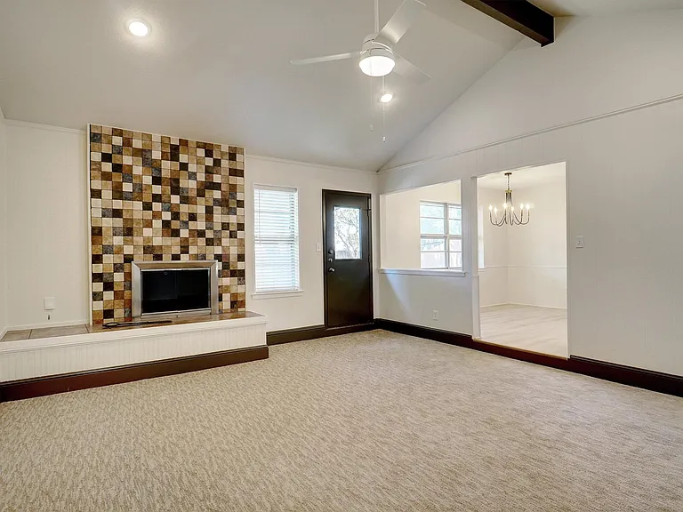 720 Huntwich Dr — Photo 8