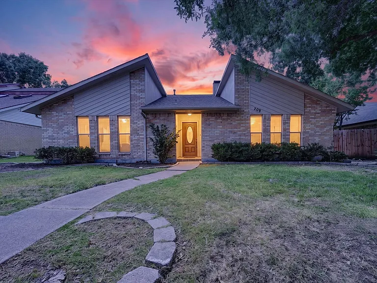 209 Glenwood Dr — Photo 4