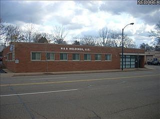 2nd image of 975 N Main St