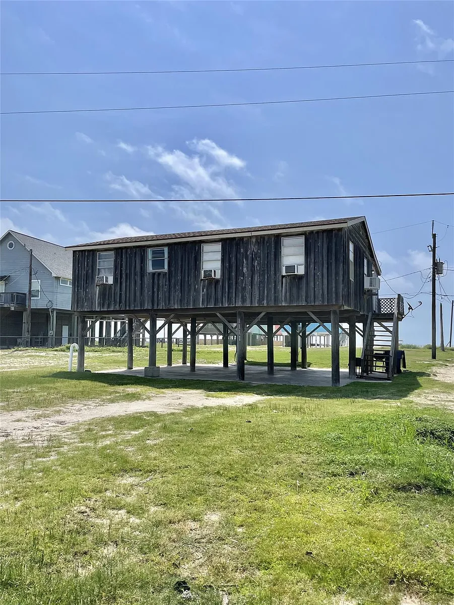 Building Photo - 1111 Surf Dr