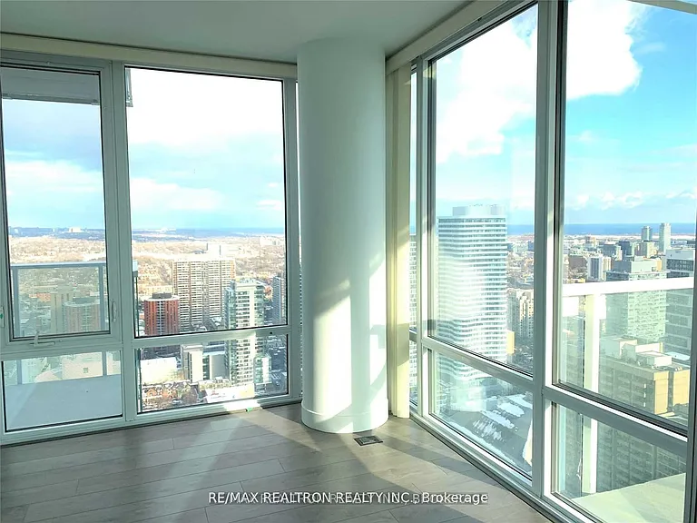 501 Yonge St #4009 — Photo 10
