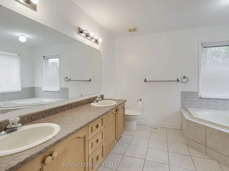 35 Norgold Cres — Photo 32