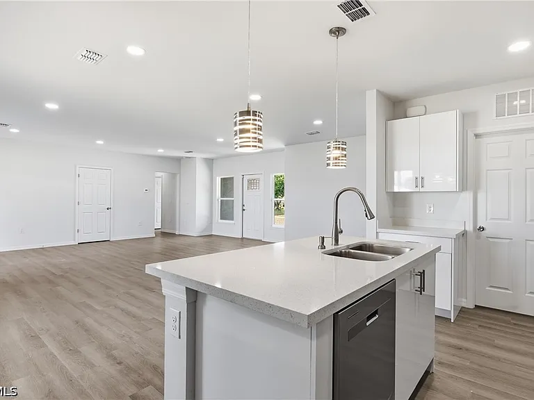 1406 Ford Cir — Photo 11