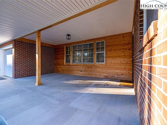 5th image of 620 Diamondhead Drive