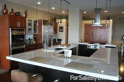 4th image of 109 Main St #1604