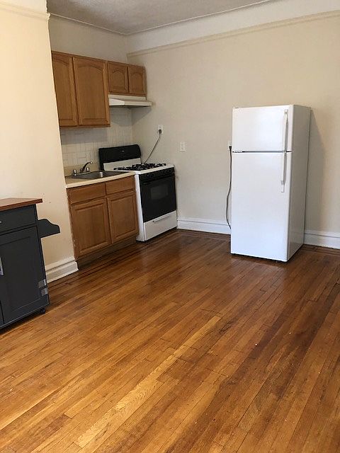 1st image of 2561 43rd St APT 1B