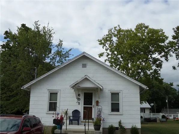 601 S 10th St, Shelbyville, IL 62565