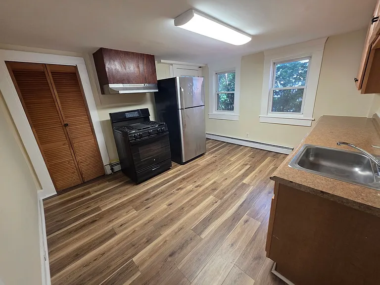 30 Delano St — Photo 13