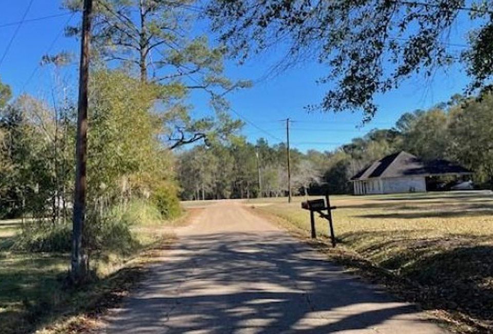 Exterior Neighborhood (street photo)