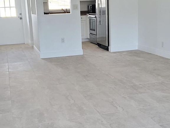 3rd image of 4200 Crystal Lake Dr Floor 3