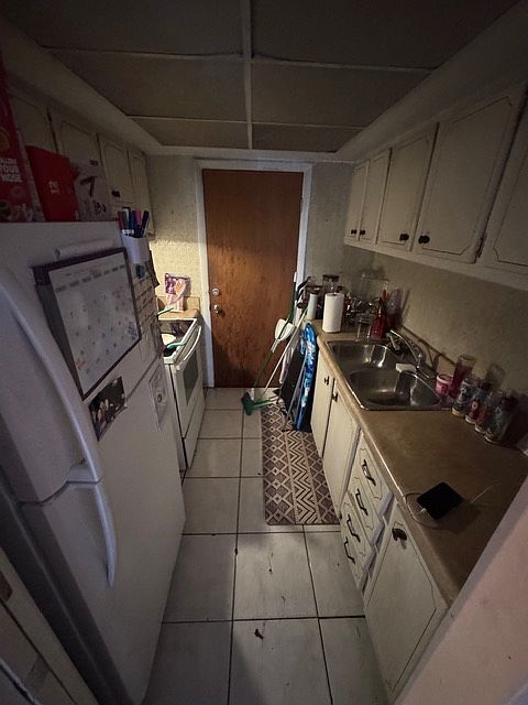 Full Kitchen.