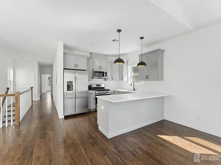 910 Bergen St #2 — Photo 2