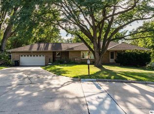 10334 Sunburst Cir, Omaha, NE 68134