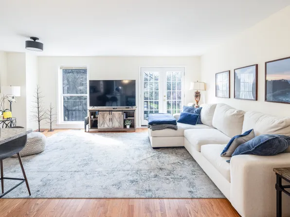 10238 Arizona Cir, Bethesda, MD 20817